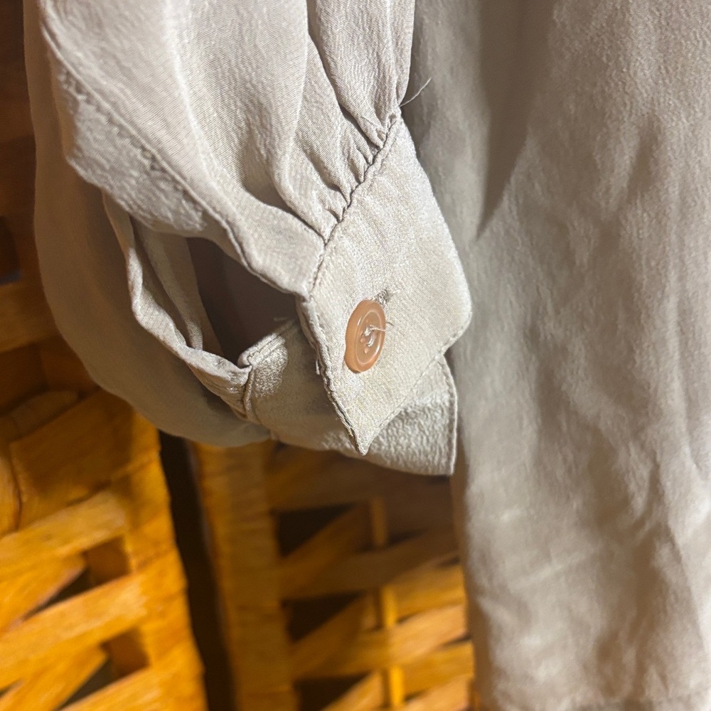 💰💰 3/$10
Elegant Women’s Taupe silk blouse - Picture 4 of 5